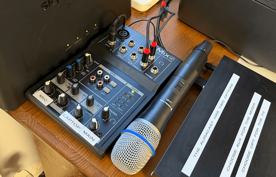 Hub with mic